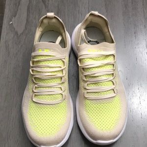 APL: ATHLETIC PROPULSION LABS NWOB size 7